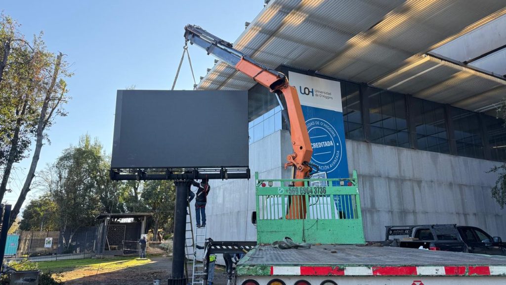 Pantalla LED instalada por LedService en Chile