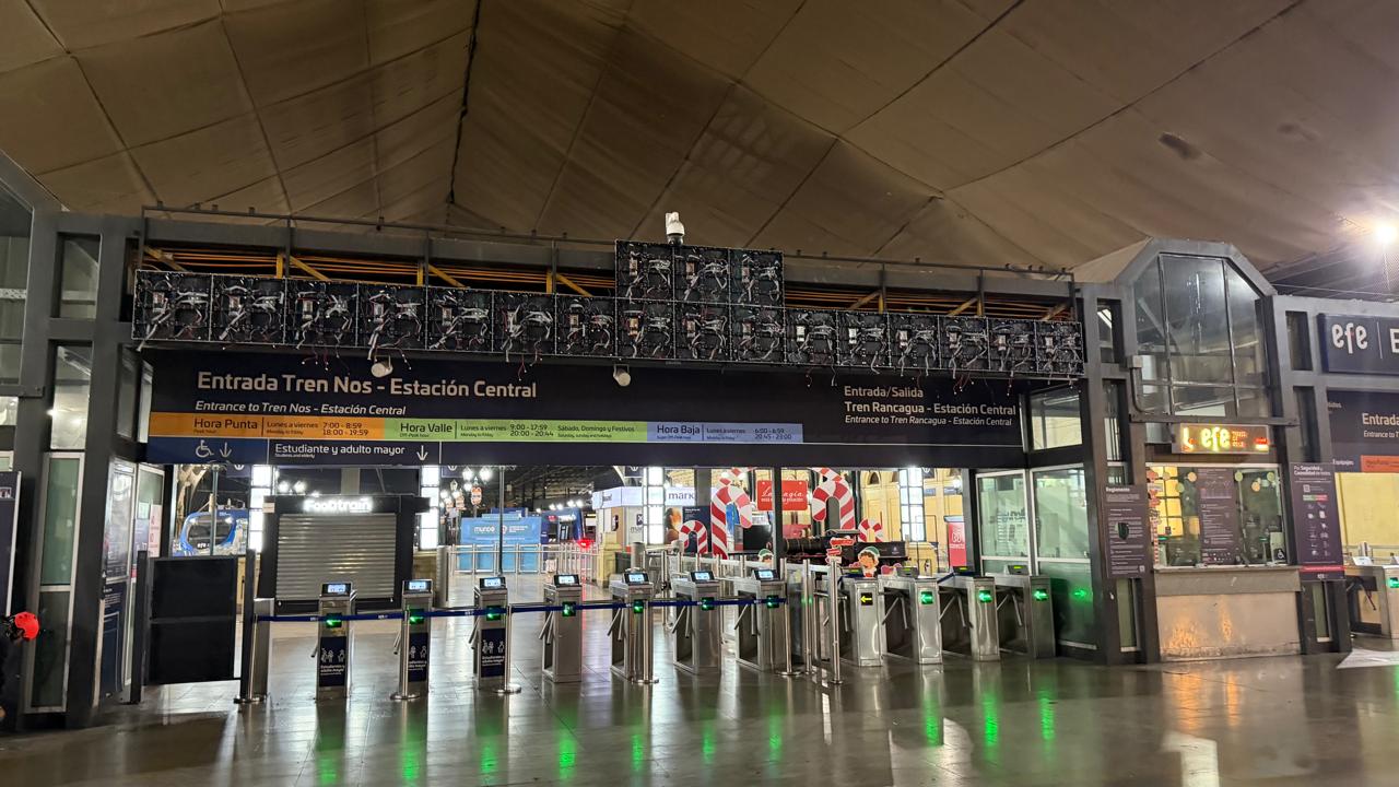 Estructura e instalación pantalla LED Metro Punto Bip, LedService